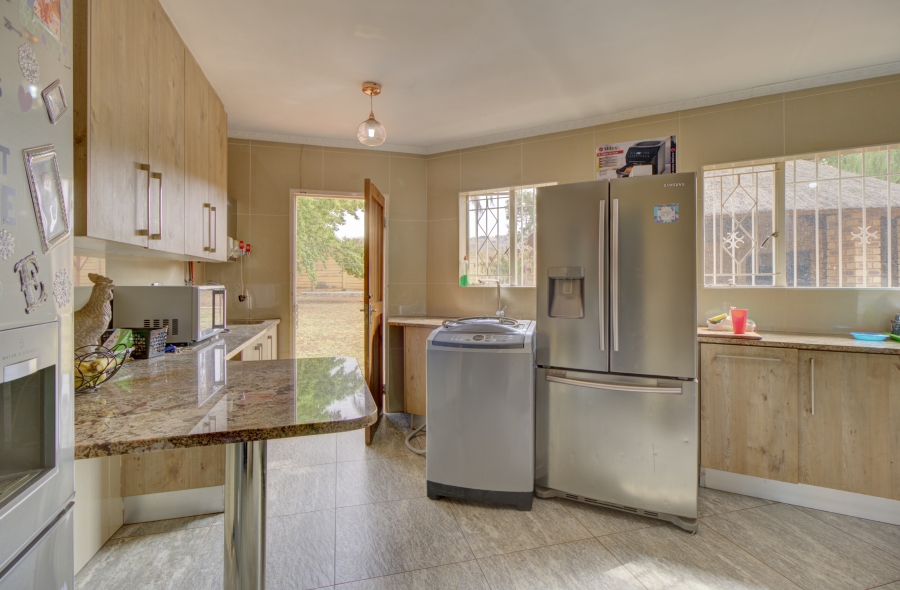 6 Bedroom Property for Sale in Strubensvallei Gauteng