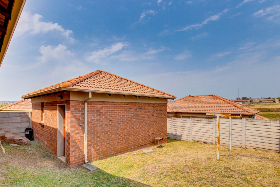 3 Bedroom Property for Sale in Thatch Hill Estate Gauteng