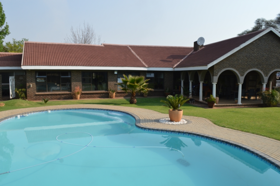 5 Bedroom Property for Sale in Three Rivers East Gauteng