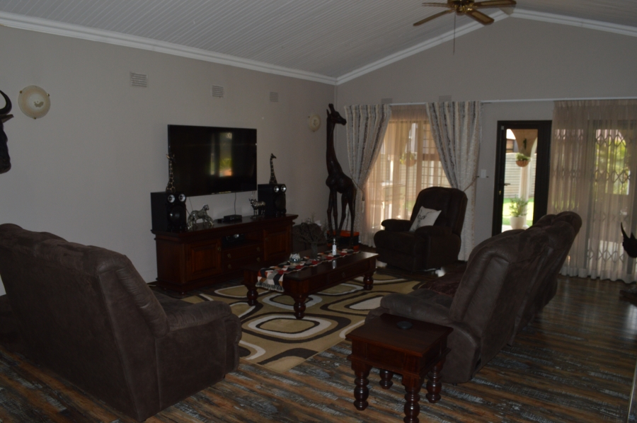 5 Bedroom Property for Sale in Three Rivers East Gauteng