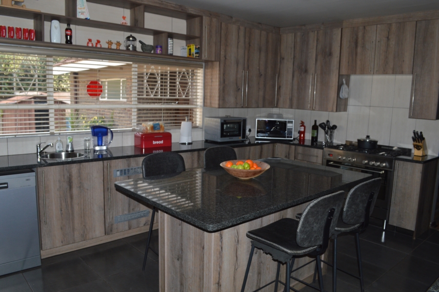 5 Bedroom Property for Sale in Three Rivers East Gauteng