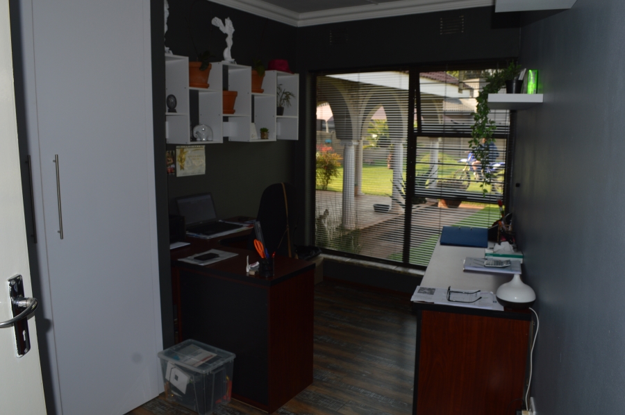 5 Bedroom Property for Sale in Three Rivers East Gauteng