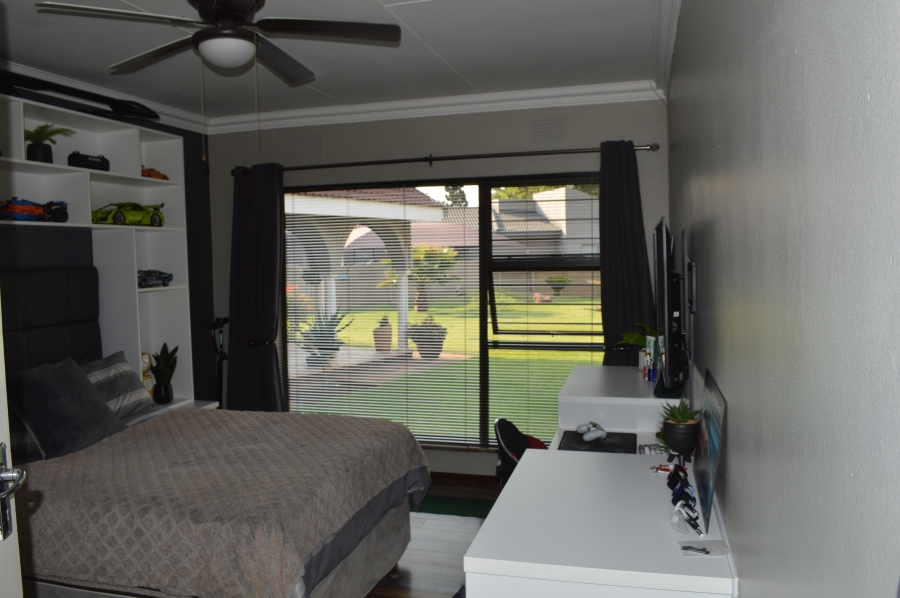 5 Bedroom Property for Sale in Three Rivers East Gauteng