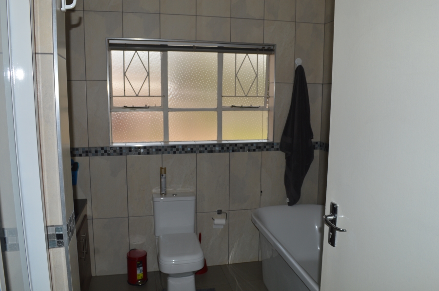 5 Bedroom Property for Sale in Three Rivers East Gauteng