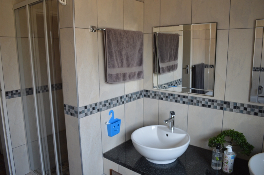 5 Bedroom Property for Sale in Three Rivers East Gauteng