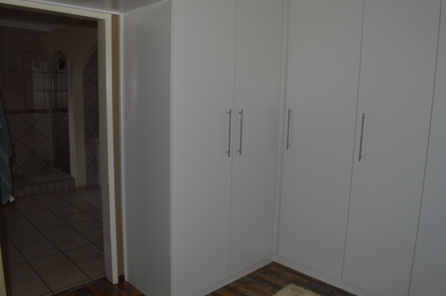 5 Bedroom Property for Sale in Three Rivers East Gauteng