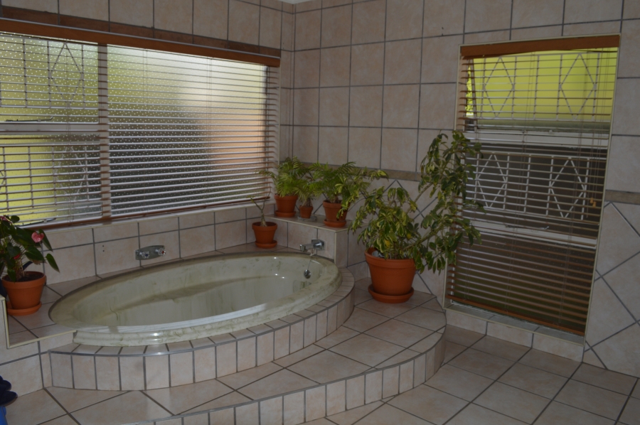 5 Bedroom Property for Sale in Three Rivers East Gauteng
