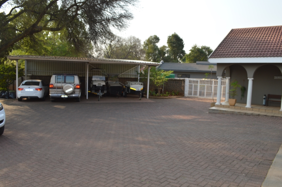 5 Bedroom Property for Sale in Three Rivers East Gauteng