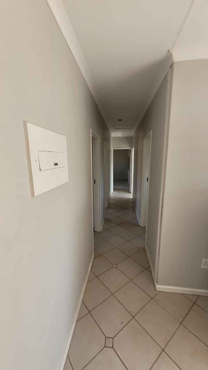 5 Bedroom Property for Sale in The Orchards Gauteng