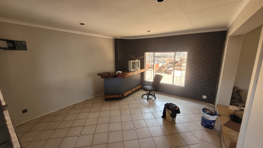 5 Bedroom Property for Sale in The Orchards Gauteng