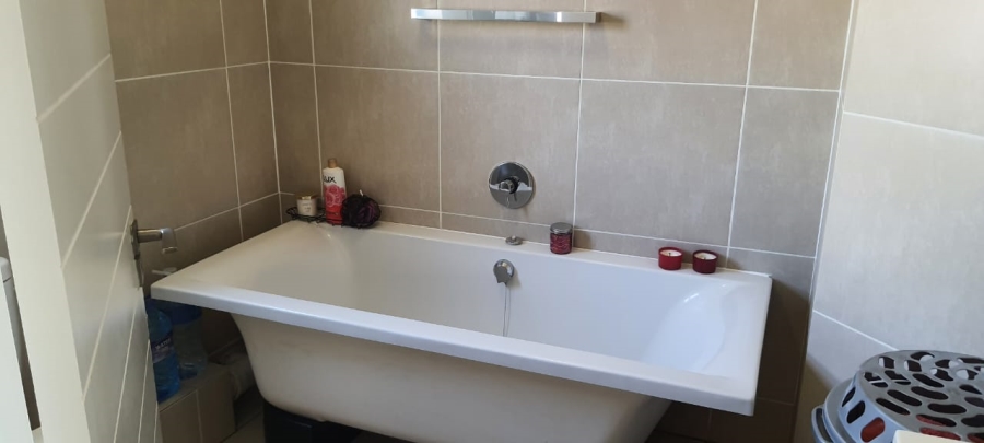 2 Bedroom Property for Sale in Greenstone Hill Gauteng