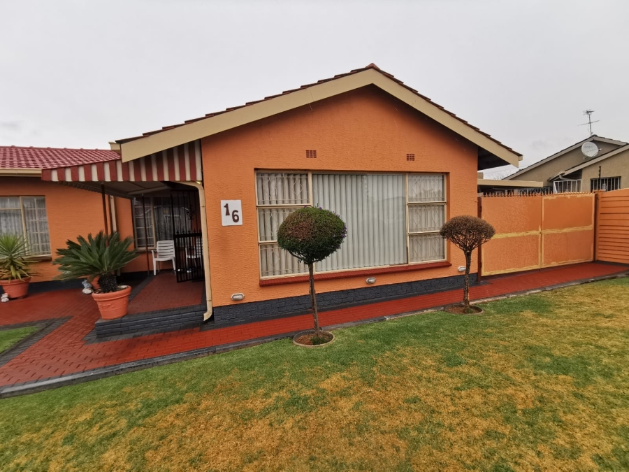 4 Bedroom Property for Sale in Verwoerdpark Gauteng