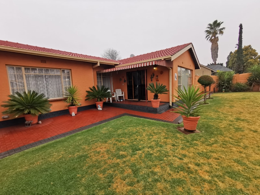 4 Bedroom Property for Sale in Verwoerdpark Gauteng