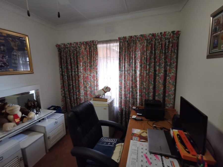 4 Bedroom Property for Sale in Verwoerdpark Gauteng