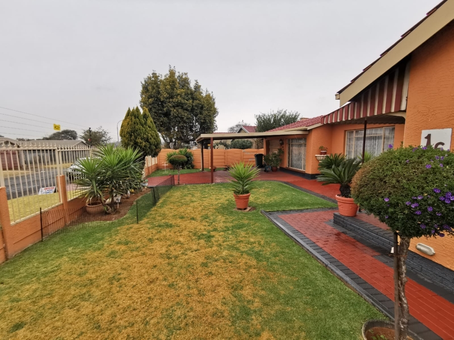 4 Bedroom Property for Sale in Verwoerdpark Gauteng