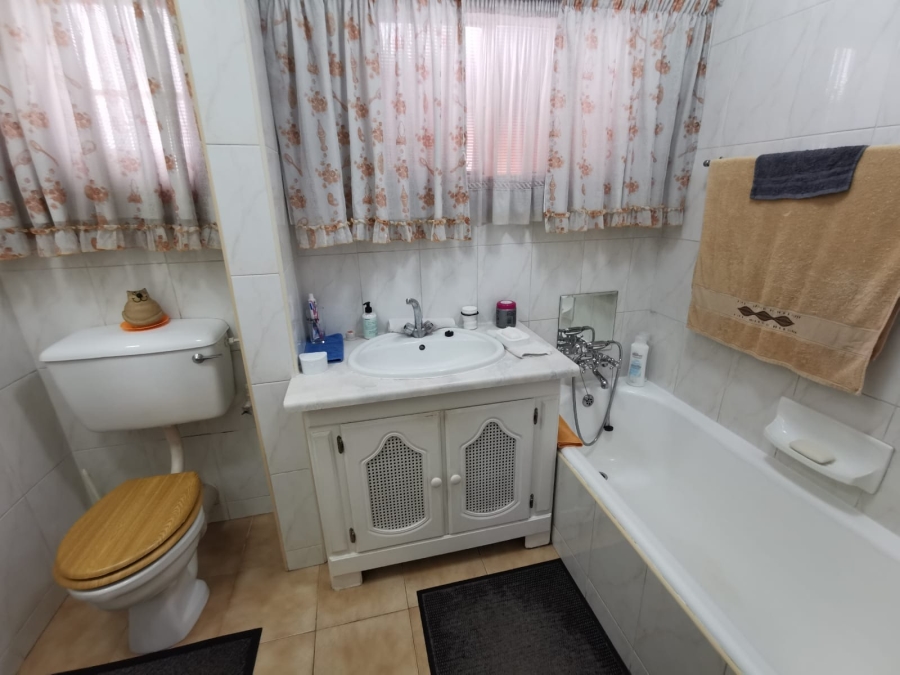 4 Bedroom Property for Sale in Verwoerdpark Gauteng