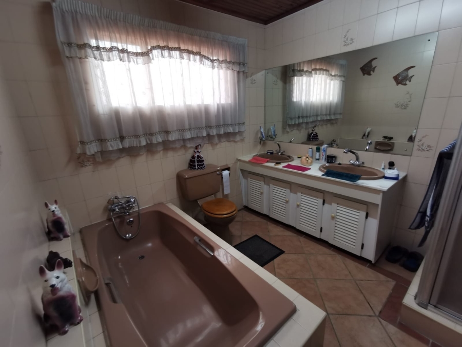 4 Bedroom Property for Sale in Verwoerdpark Gauteng