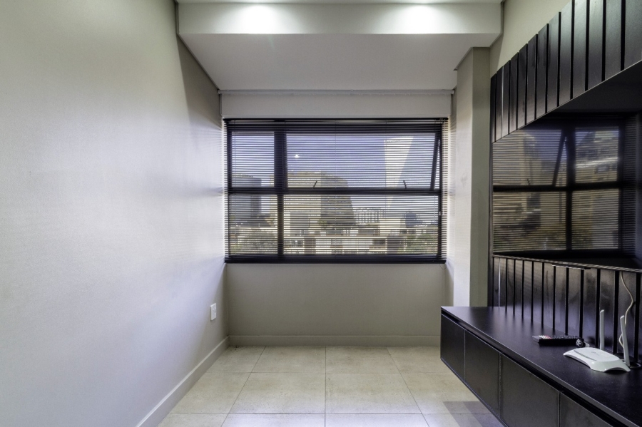 1 Bedroom Property for Sale in Sandhurst Gauteng