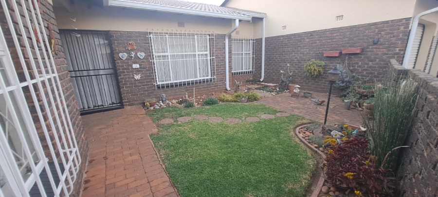 3 Bedroom Property for Sale in Birchleigh Gauteng