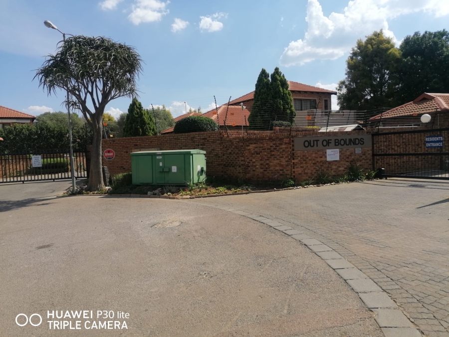 To Let 1 Bedroom Property for Rent in Silver Lakes Gauteng