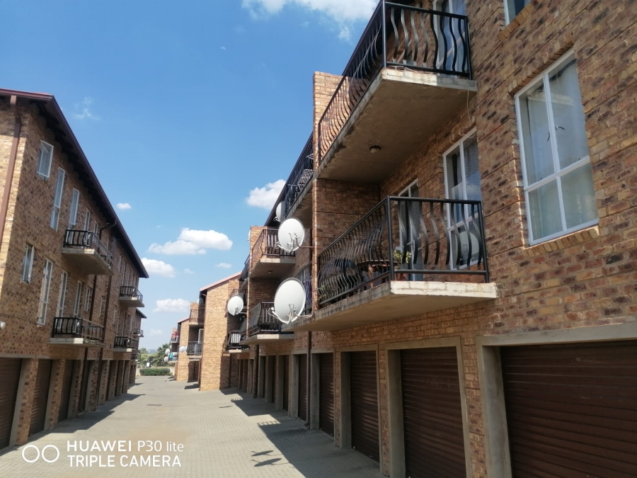To Let 1 Bedroom Property for Rent in Silver Lakes Gauteng