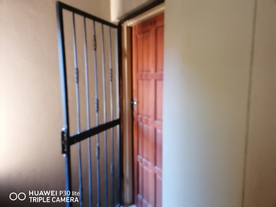 To Let 1 Bedroom Property for Rent in Silver Lakes Gauteng