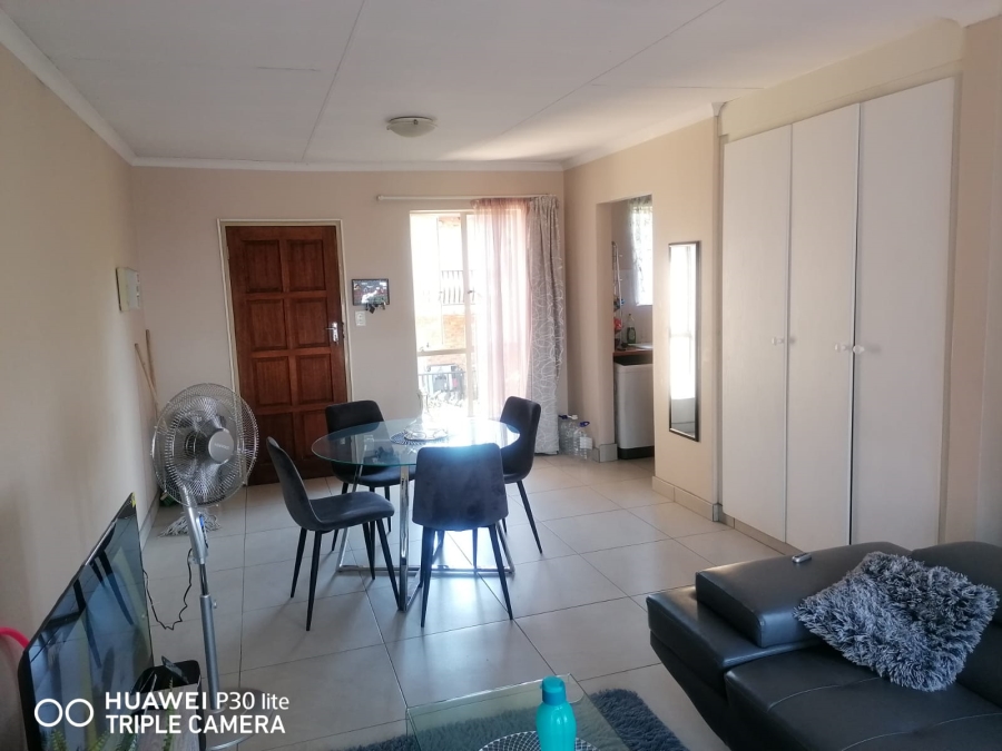 To Let 1 Bedroom Property for Rent in Silver Lakes Gauteng