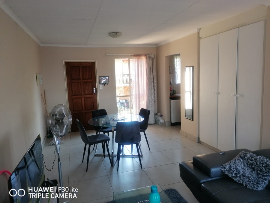 To Let 1 Bedroom Property for Rent in Silver Lakes Gauteng