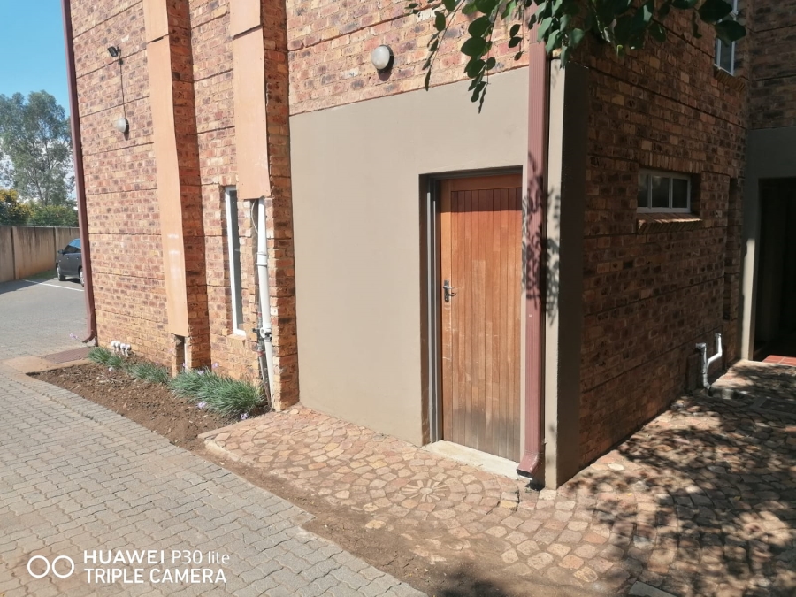 To Let 1 Bedroom Property for Rent in Silver Lakes Gauteng