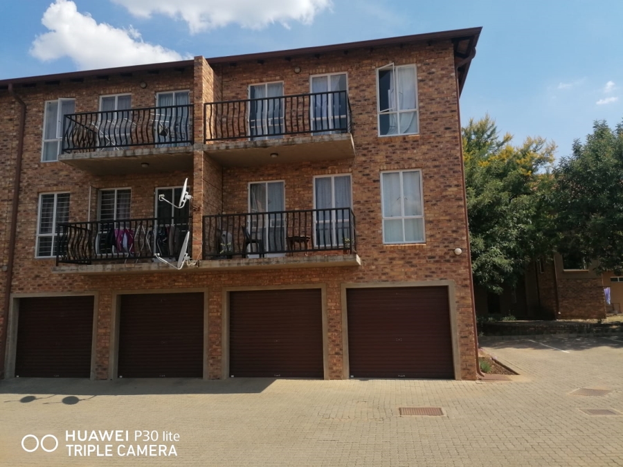 To Let 1 Bedroom Property for Rent in Silver Lakes Gauteng