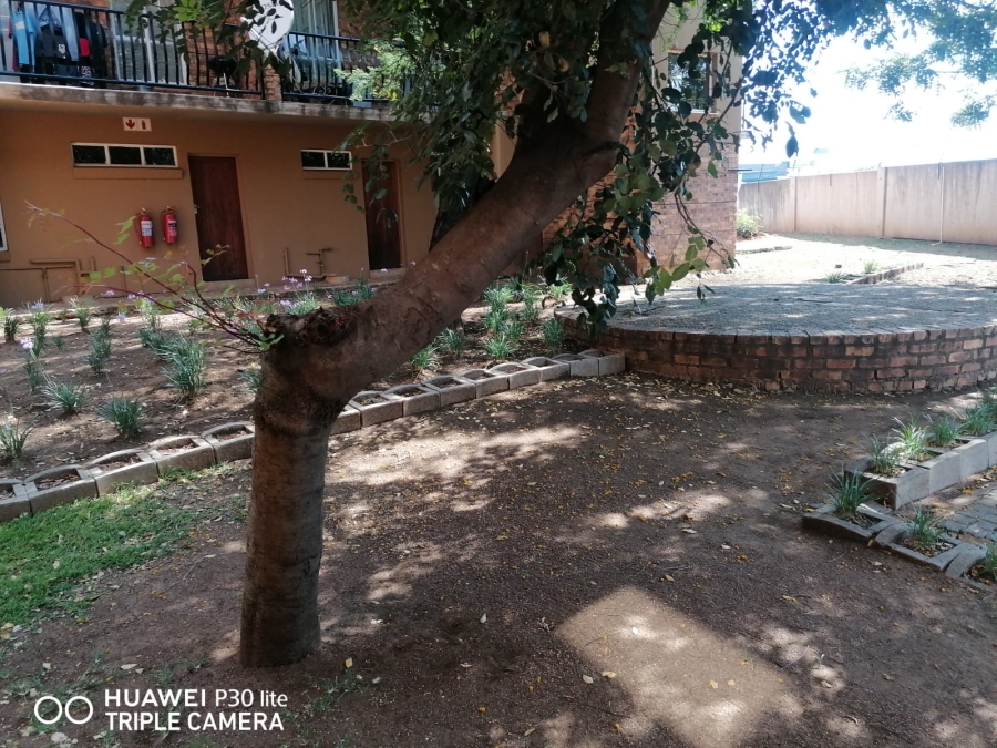 To Let 1 Bedroom Property for Rent in Silver Lakes Gauteng