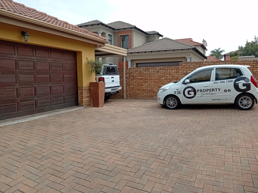 3 Bedroom Property for Sale in Rooihuiskraal North Gauteng