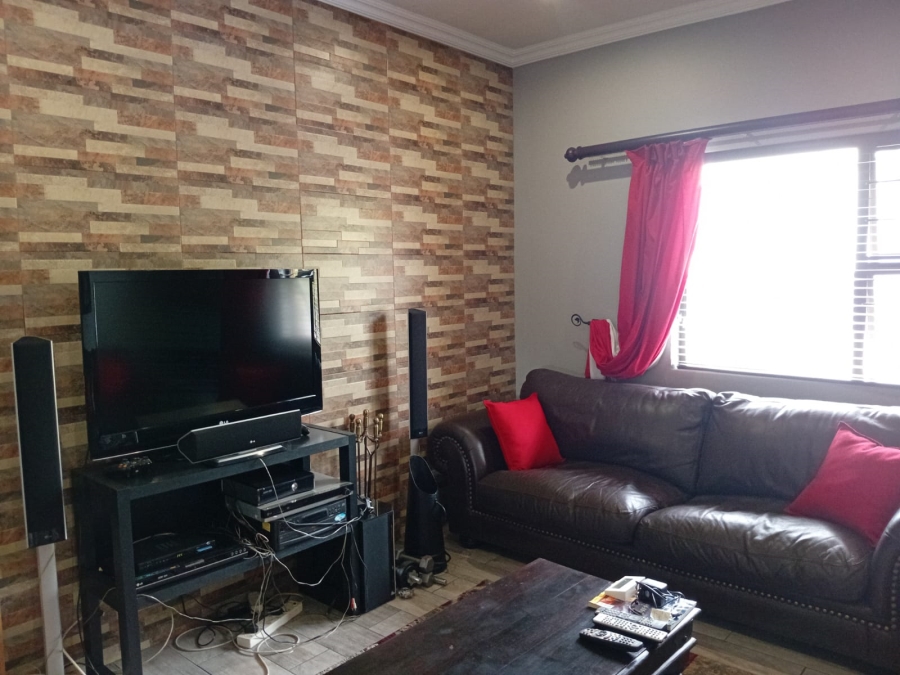 3 Bedroom Property for Sale in Rooihuiskraal North Gauteng