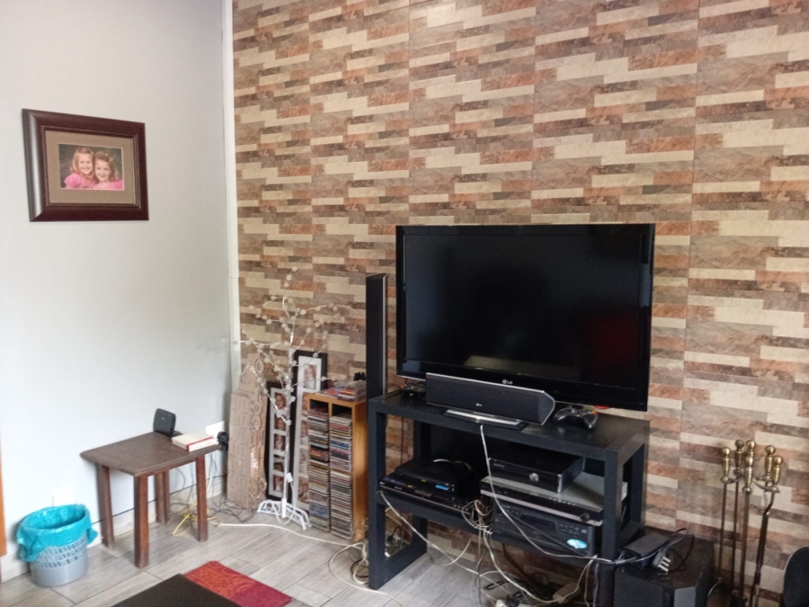 3 Bedroom Property for Sale in Rooihuiskraal North Gauteng