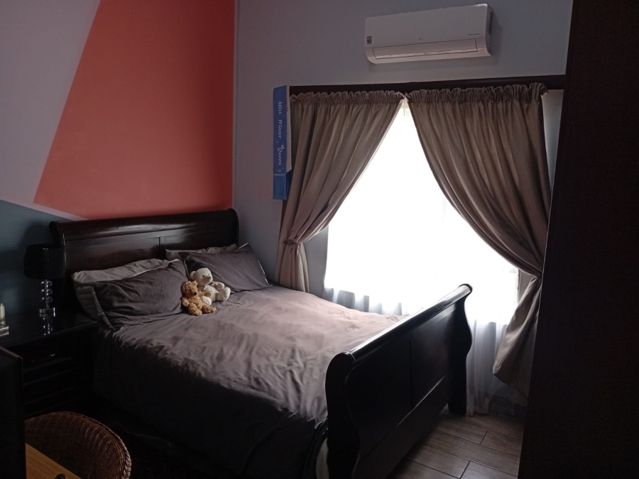 3 Bedroom Property for Sale in Rooihuiskraal North Gauteng