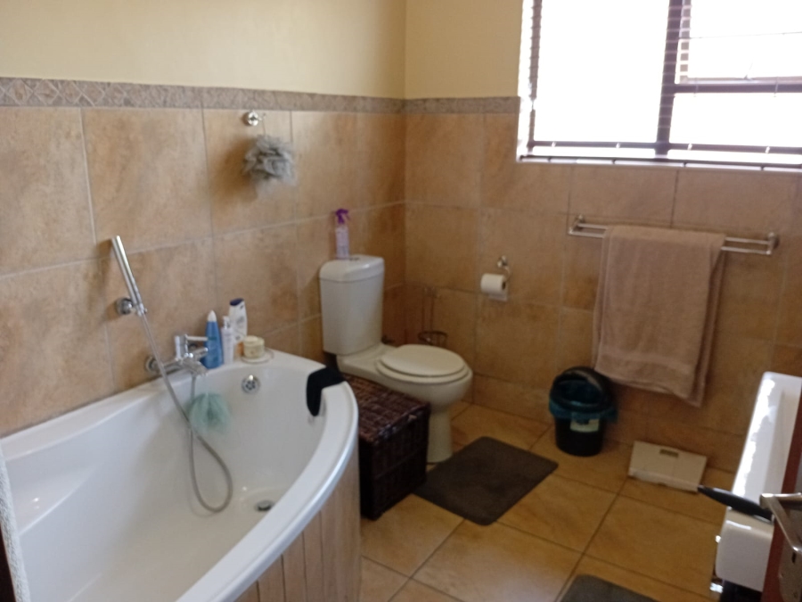 3 Bedroom Property for Sale in Rooihuiskraal North Gauteng