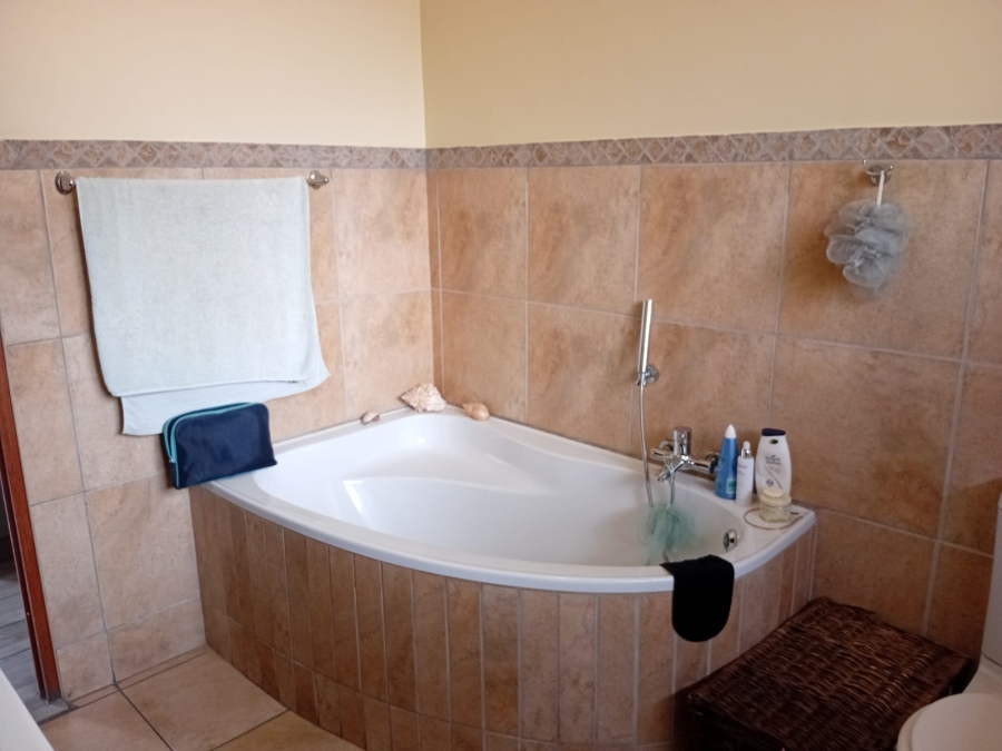 3 Bedroom Property for Sale in Rooihuiskraal North Gauteng