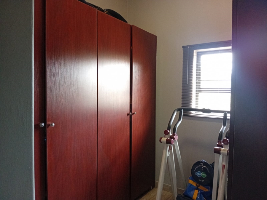 3 Bedroom Property for Sale in Rooihuiskraal North Gauteng
