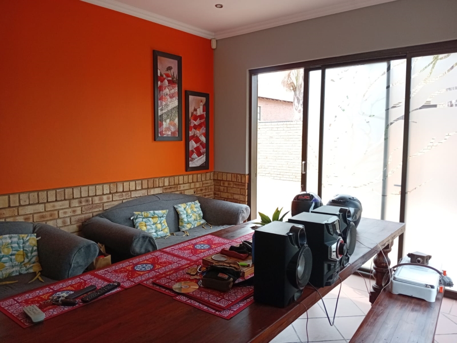 3 Bedroom Property for Sale in Rooihuiskraal North Gauteng