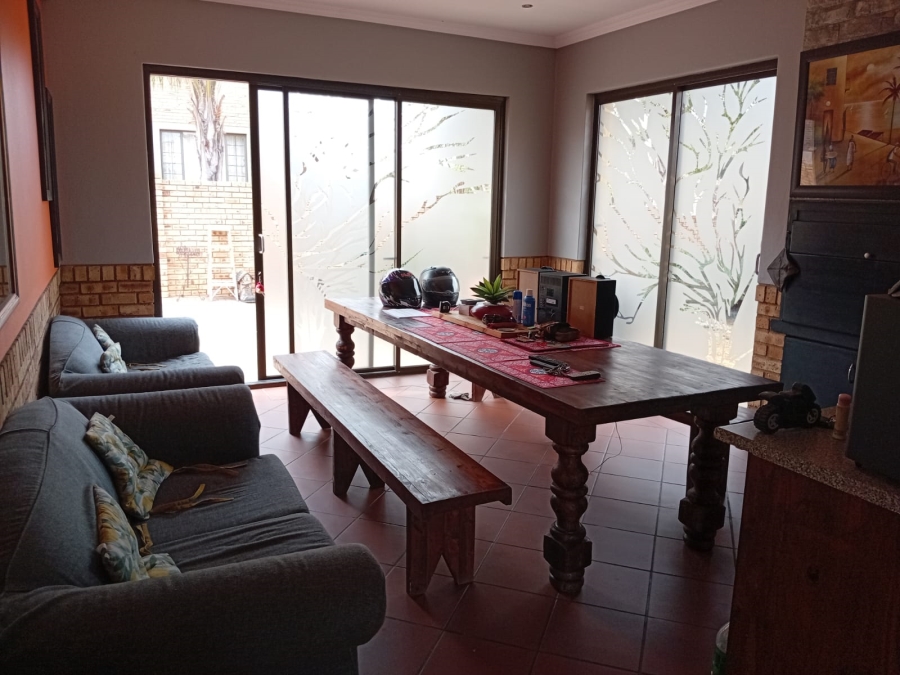 3 Bedroom Property for Sale in Rooihuiskraal North Gauteng