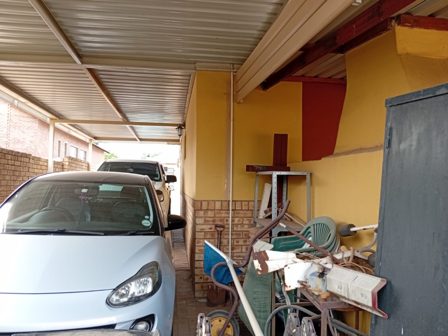 3 Bedroom Property for Sale in Rooihuiskraal North Gauteng
