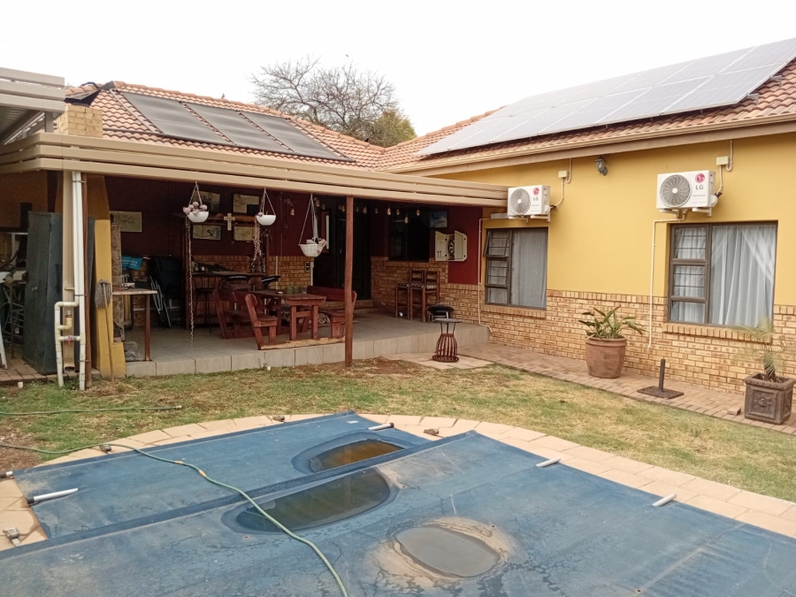 3 Bedroom Property for Sale in Rooihuiskraal North Gauteng