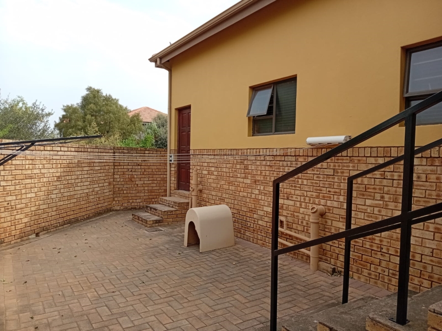 3 Bedroom Property for Sale in Rooihuiskraal North Gauteng