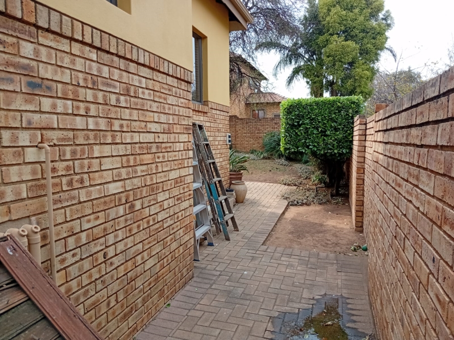 3 Bedroom Property for Sale in Rooihuiskraal North Gauteng