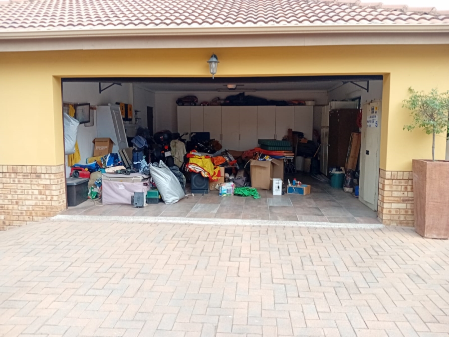 3 Bedroom Property for Sale in Rooihuiskraal North Gauteng