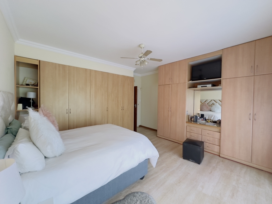 6 Bedroom Property for Sale in Lambton Gauteng