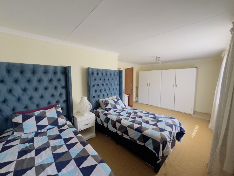 6 Bedroom Property for Sale in Lambton Gauteng