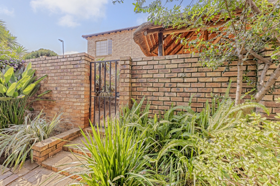 2 Bedroom Property for Sale in Wilgeheuwel Gauteng