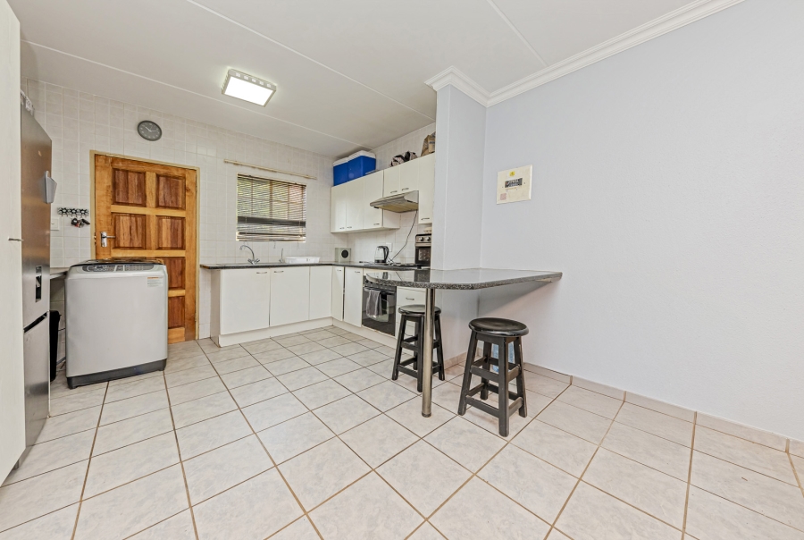 2 Bedroom Property for Sale in Wilgeheuwel Gauteng