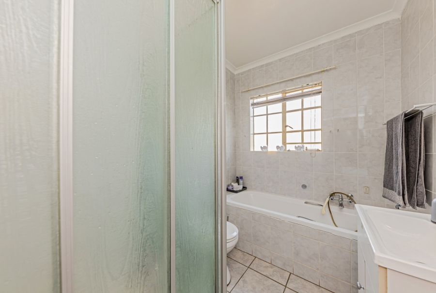 2 Bedroom Property for Sale in Wilgeheuwel Gauteng